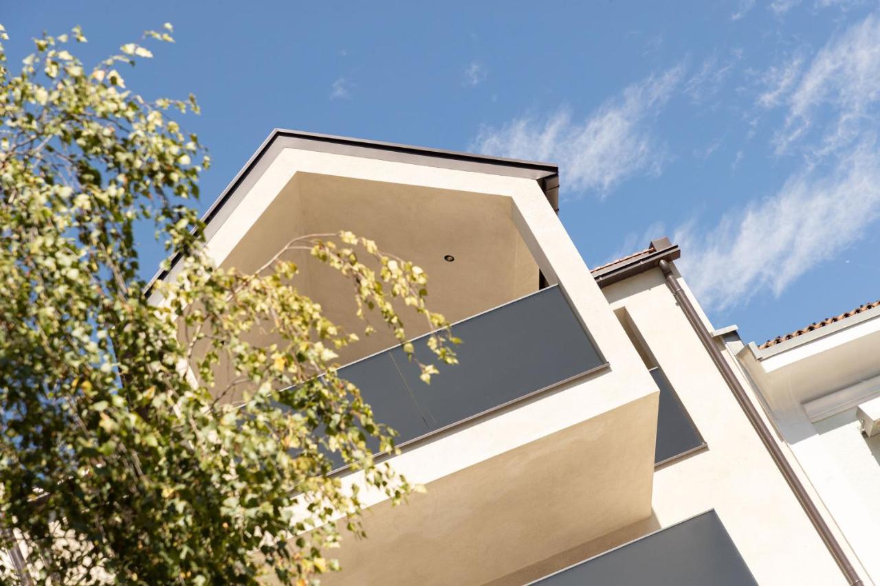 Nice Living Neue- Moderne Apartments Im Herzen Von Brixen - Kostenlose Brixencard - Ideal Fuer Familien, Paare, Geschaeftsreisende Und Allen Urlaubs Hungrigen Exterior foto